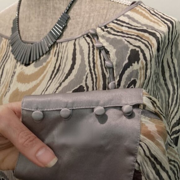 KENNETH Cole Silk Patterned Blouse Size 4 - Picture 8 of 12